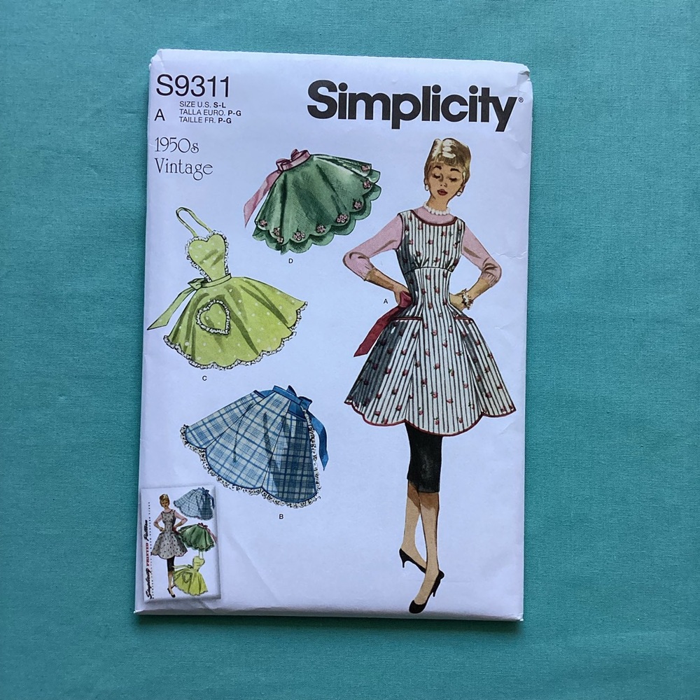 Simplicity 9311 Vintage 1950s style Aprons in 4 styles